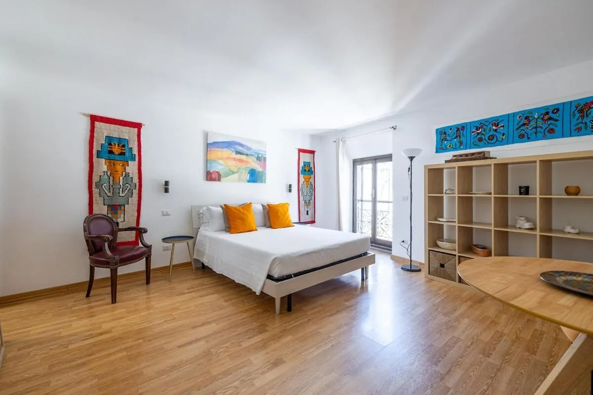 Apartment Romantic Refuge In Piazza Navona