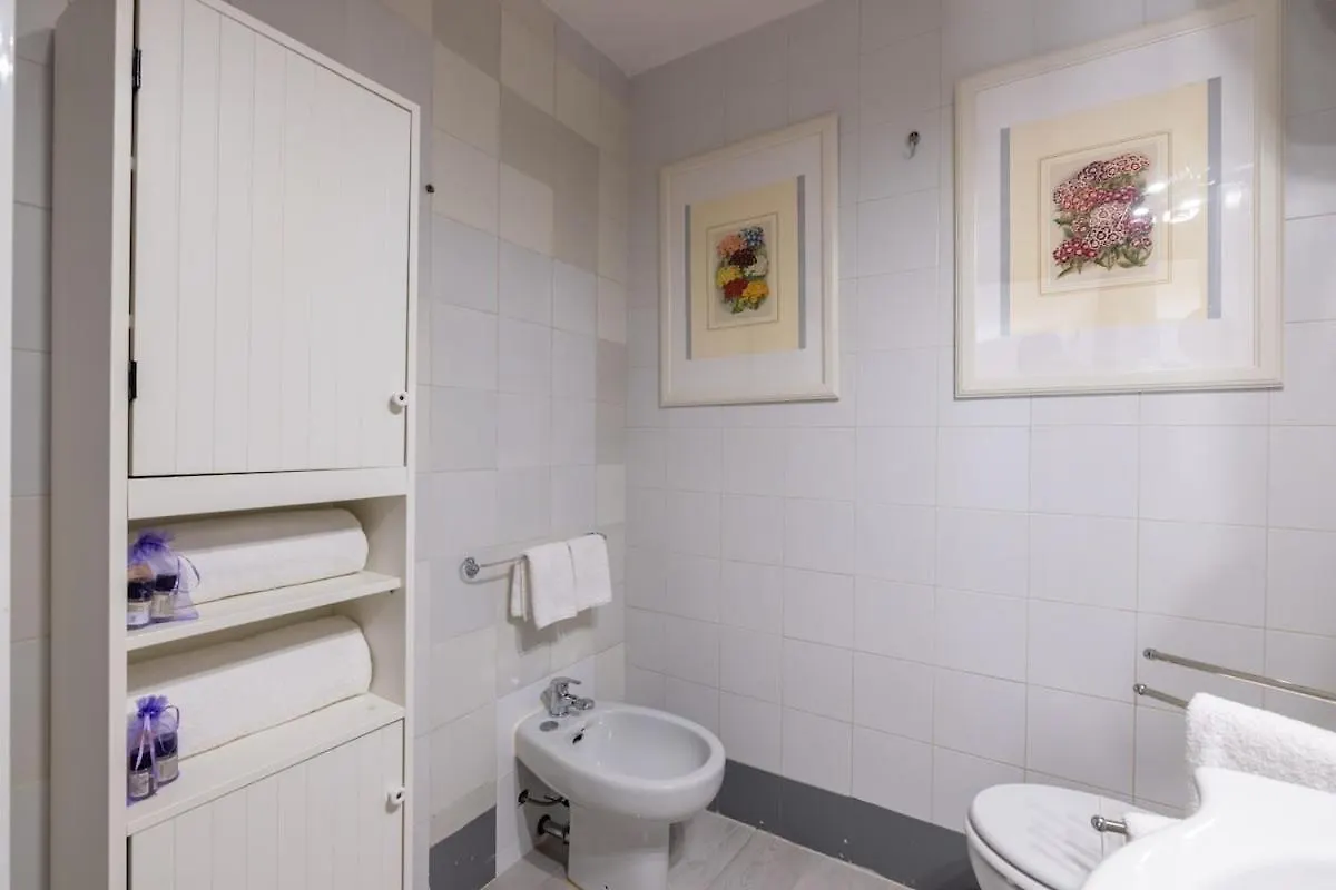 Apartment Romantic Refuge In Piazza Navona