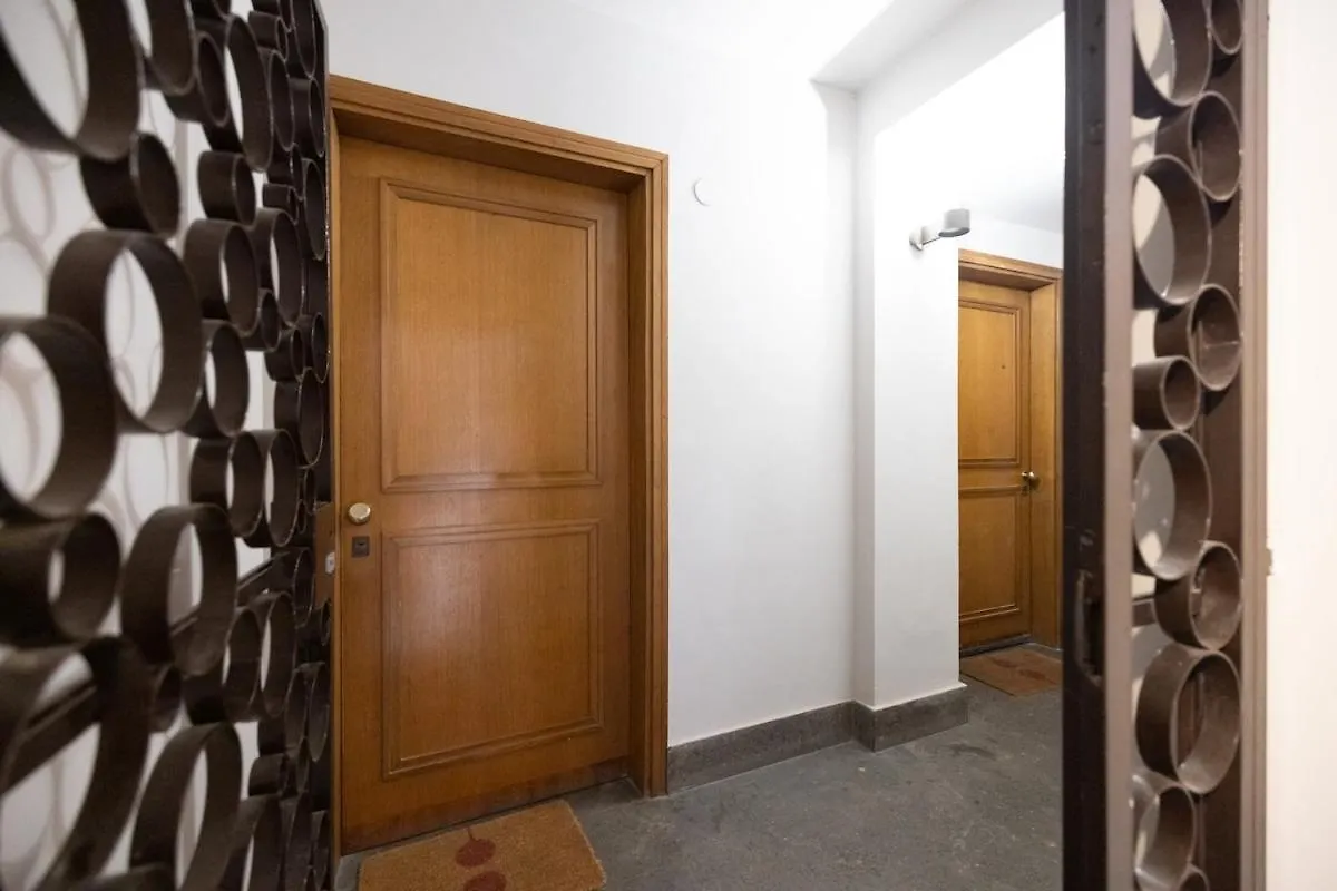 Romantic Refuge In Piazza Navona Apartment